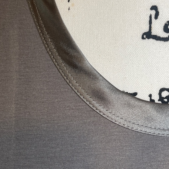 Banana Republic Luxe Touch Crew-Neck T-Shirt | Ice Latte | Size M - Picture 5 of 7